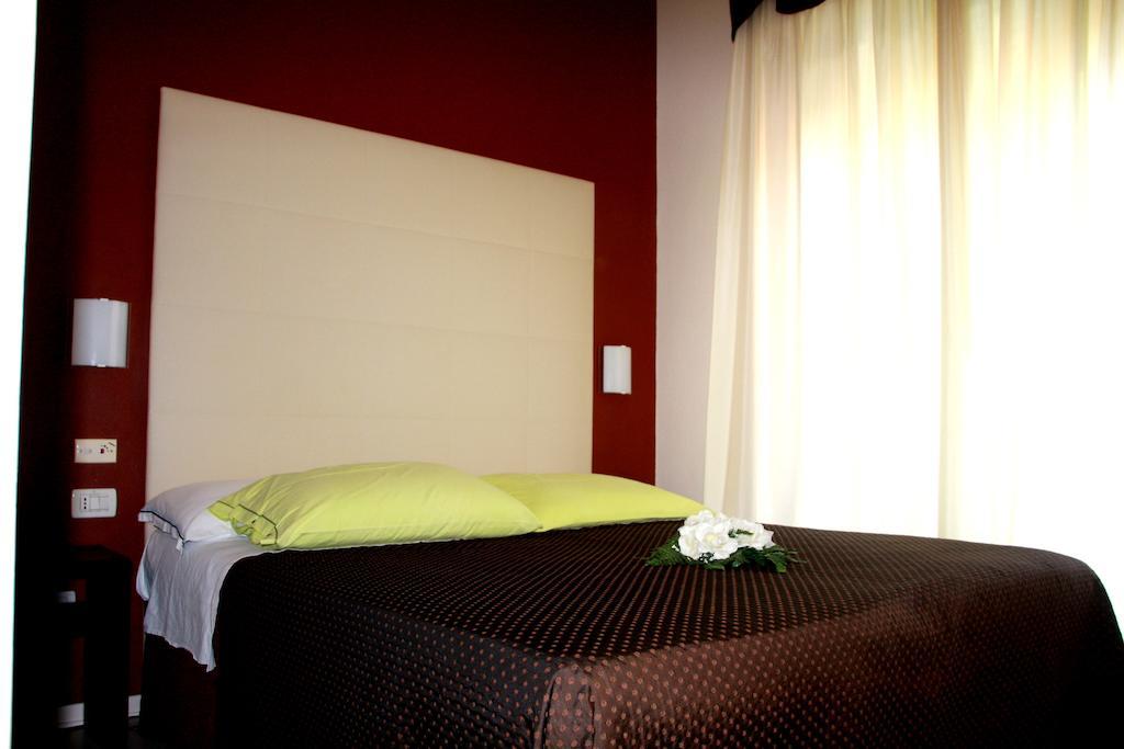 Hotel Monica チェルヴィア 部屋 写真