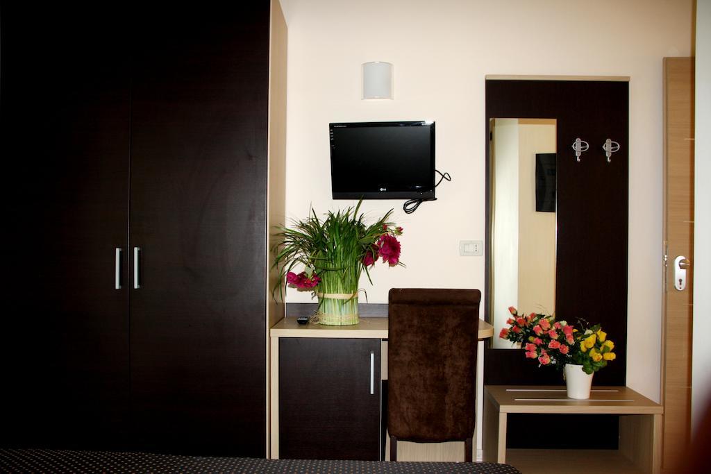 Hotel Monica チェルヴィア 部屋 写真